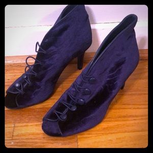 Navy Velvet Heel!